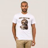Red mit mir nicht Kaffee Faultier T-Shirt (Vorne ganz)