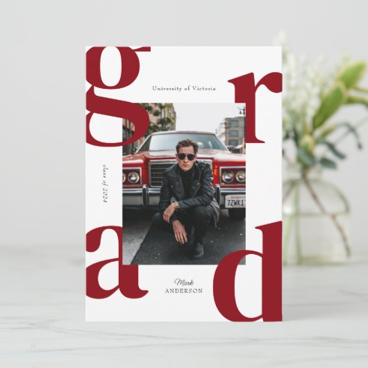 Red Modern Bold Class of 2024 Abschluss Einladung (Stehend Vorderseite)