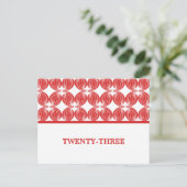 Red Modern Deko Tischnummer Postcard (Stehend Vorderseite)