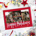 Red Modern Lettering Vier-Foto-Happy Feiertagskarte<br><div class="desc">Die Red Modern Lettering Four Foto Happy Holiday Card verfügt über vier Fotos vorne und ein weiteres Foto hinten mit Platz für Ihre längere Nachricht.</div>