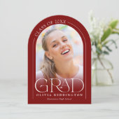 Red Modern Minimal Foto Arch Graduation Party Einladung (Stehend Vorderseite)