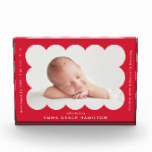 Red Modern Scalloped Birth Ankündigung Fotoblock (Vorderseite)