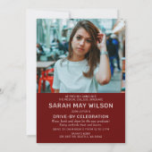 Red Modern Script Graduate 2 Fotos Drive by Inv Einladung (Rückseite)