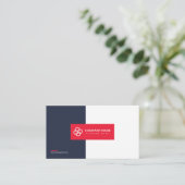 Red Modern Simple Beruflich QR Code Scannable Visitenkarte (Stehend Vorderseite)