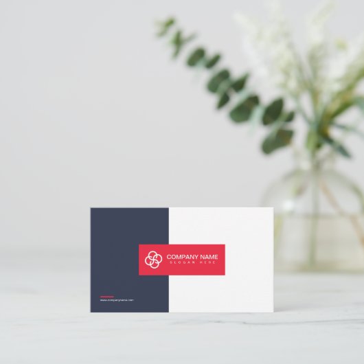 Red Modern Simple Beruflich QR Code Scannable Visitenkarte (Stehend Vorderseite)