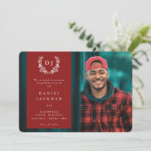 Red Monogram Laurel Wreath Abschluss Foto Ankündigung (Stehend Vorderseite)