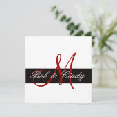 Red Monogram mit Black Bar Wedding Einladung (Stehend Vorderseite)