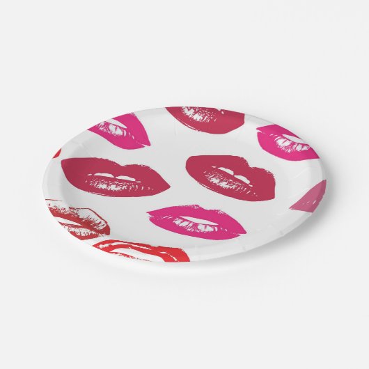 Red Mouths Pattern Personalisiert Pappteller (Schrägansicht)