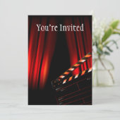 Red Movie Curtain Clapboard Director Einladung (Stehend Vorderseite)