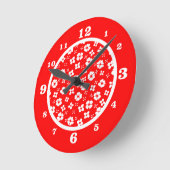 Red n White Flowers Runde Wanduhr (Winkel)
