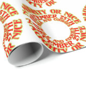 Red Naughty oder Nice 25. Dezember Geschenkpapier (Rolleneckpunkt)