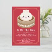 Red Niedlich Little Dumpling Baby Dusche Einladung (Stehend Vorderseite)
