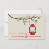 Red Oil Lantern Evergreen Camping Wedding R.S.V.P. RSVP Karte (Vorderseite)