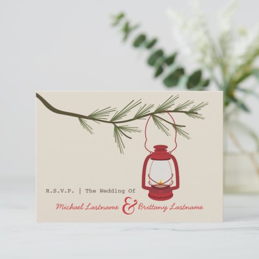 Red Oil Lantern Evergreen Camping Wedding R.S.V.P. RSVP Karte (Stehend Vorderseite)