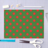 Red On Green Polka Dots Pattern Design Seidenpapier (Handwerk)