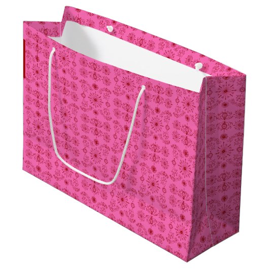 Red on Pink  Große Geschenktüte (Vorderseite Schrägansicht)