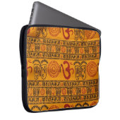 Red Orange Om Indian Religious Pattern Laptopschutzhülle (Vorne Rechts)