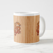 Red Oriental Dragon im Bambusstil Jumbo-Tasse (Vorderseite Rechts)