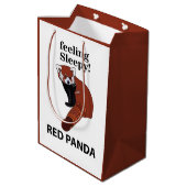 Red Panda Gefühl Sleepy Funny Red Panda Mittlere Geschenktüte (Rückseite Schrägansicht)
