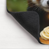 Red Panda Holding a Birthday Cupcake Mousepad (Ecke)