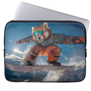 Red Panda Snowboarden in einem farbenfrohen Snowsu Laptopschutzhülle