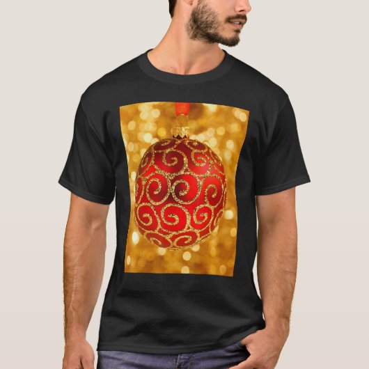 Red Patterned Christmas Bauble on Bokeh Background T-Shirt (Vorderseite)