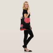 Red Peonies Tasche (Am Model)