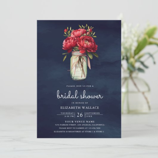 Red Peony Floral Mason Jar Navy Blue Brautparty Einladung (Stehend Vorderseite)