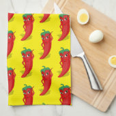 Red Pepper Diva Cartoon Muster auf Gelb Geschirrtuch (Viertel Falte)
