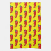 Red Pepper Diva Cartoon Muster auf Gelb Geschirrtuch (Vertikal)