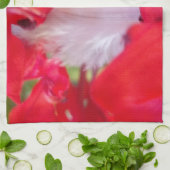 Red Petal Feather Art Print Handtuch (Gefaltet)