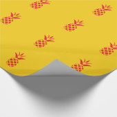 Red Pine Apple in Gelb. Geschenkpapier (Ecke)