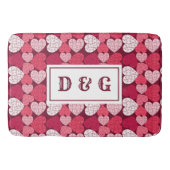 Red & Pink Jigsaw Puzzle Herzmuster Monogramm Badematte (Vorderseite)