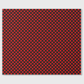 Red Polka Dot auf schwarzem Wrapping Paper Geschenkpapier (Flach)