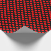 Red Polka Dot auf schwarzem Wrapping Paper Geschenkpapier (Ecke)