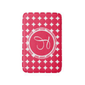 Red Polka Dot Monogram Badematte (Vorderseite Vertikal)