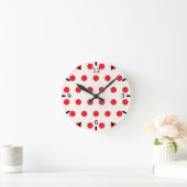 Red Polka Dot Retro Design Runde Wanduhr (Zuhause)
