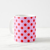 Red Polka Dots Muster auf rosa Hintergrund Kaffeetasse (Vorderseite Links)
