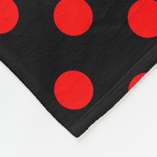 Red Polka Dots Pattern on Black Background Fleecedecke (Ecke)