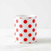 Red Polka Dots (weißer Hintergrund) Kaffeetasse (Mittel)