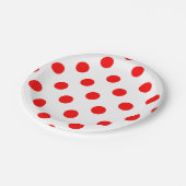 Red Polka Dots (weißer Hintergrund) Pappteller (Schrägansicht)
