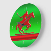 Red Polo Player on green metallic-effect field Große Wanduhr (Winkel)
