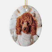 Red Poodle in einem Pullover unter einem Weihnacht Keramik Ornament (Rechts)