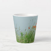 Red Poppies Blume Latte Tasse (Vorderseite)