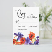 Red Poppies, Lila Iris Watercolor Wedding RSVP Karte (Stehend Vorderseite)