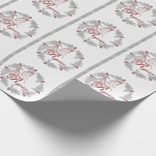 Red Rejow Silver Leaf Pine Wreath Geschenkpapier (Ecke)
