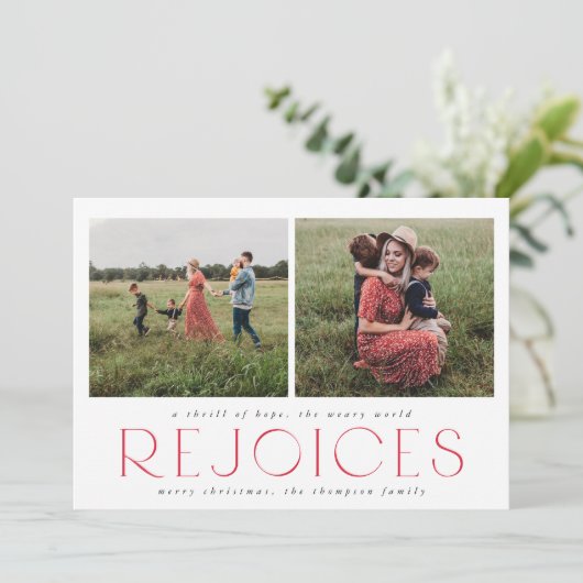 Red Religious Weihnachtskarte mit zwei Fotos Einladung (Stehend Vorderseite)