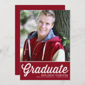 Red Retro Bold Typografy Foto Abschluss Einladung (Vorne/Hinten)