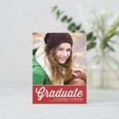 Red Retro Script Class of 2025 Foto Abschluss Ankündigungspostkarte (Stehend Vorderseite)