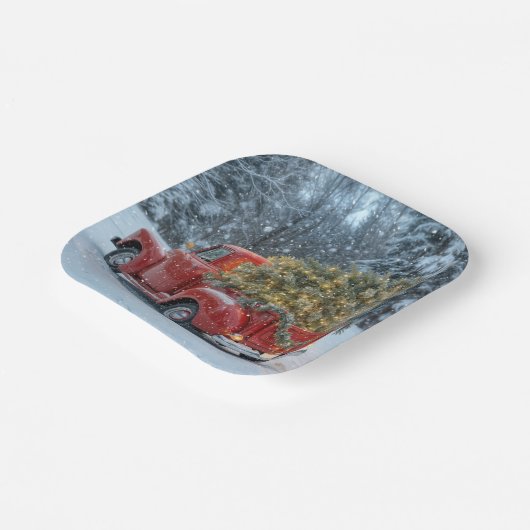 Red Retro Truck mit Weihnachtsbaum in Schneeflocke Pappteller (Gewinkelt)